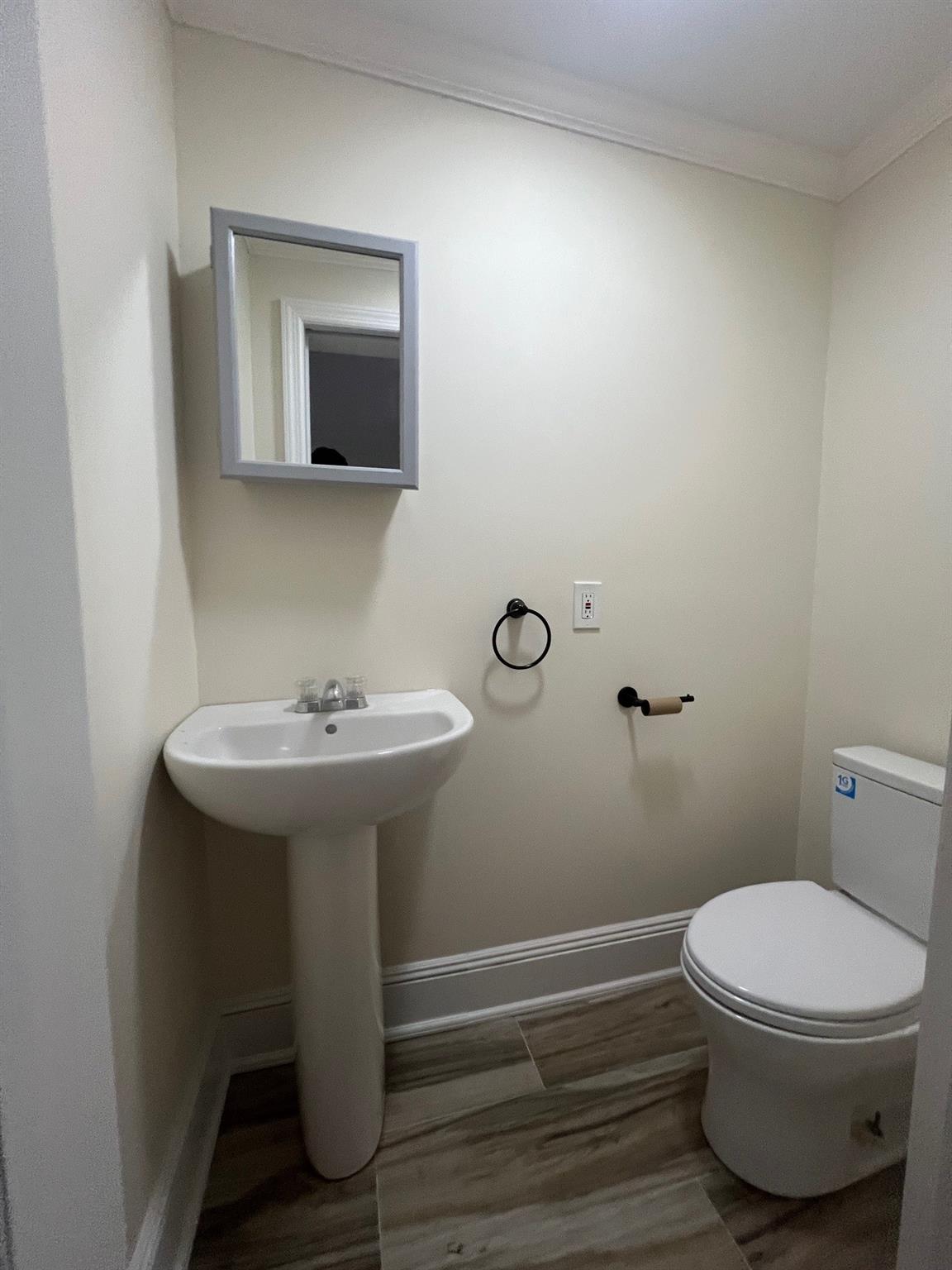 #13 photo, 50 Forest Avenue, Locust Valley , NY 11560