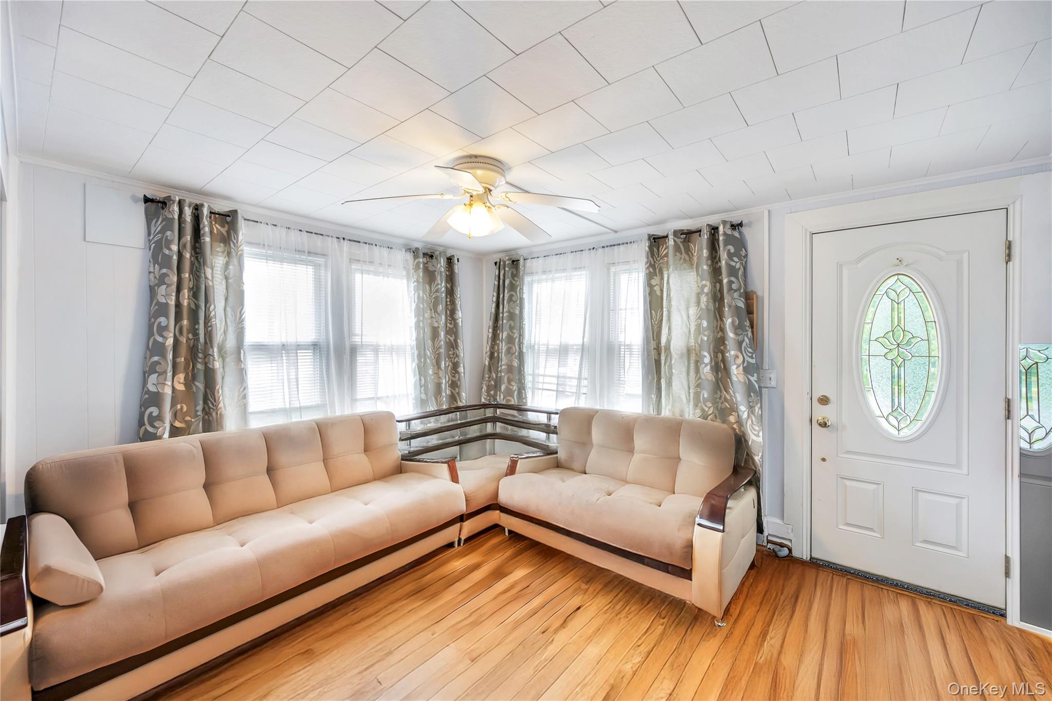 #10 photo, 1044 Woodcrest Avenue, Riverhead , NY 11901