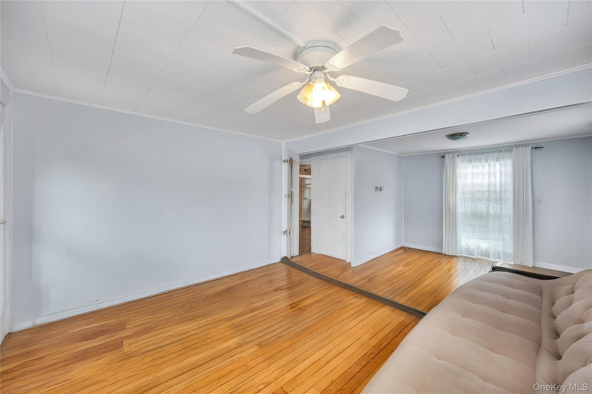 #11 photo, 1044 Woodcrest Avenue, Riverhead , NY 11901