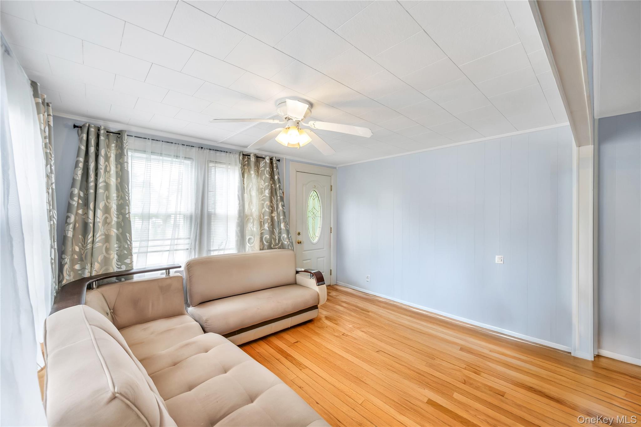 #12 photo, 1044 Woodcrest Avenue, Riverhead , NY 11901