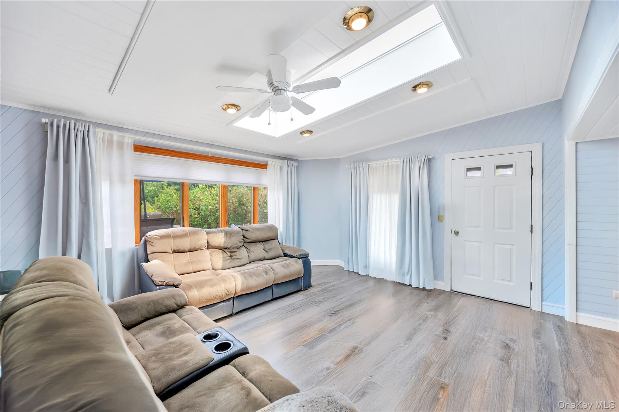 #18 photo, 1044 Woodcrest Avenue, Riverhead , NY 11901