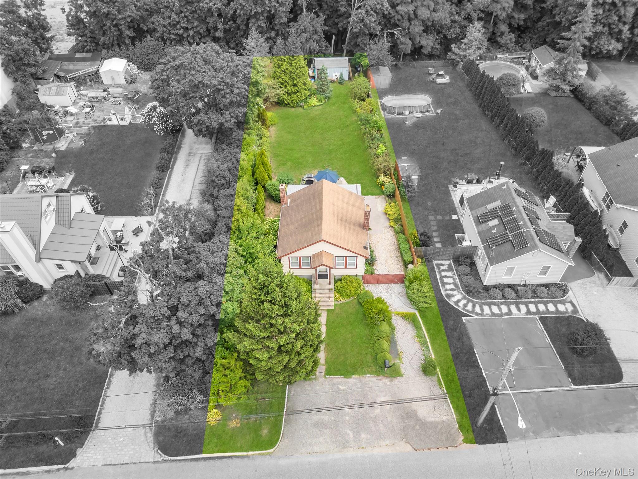 #3 photo, 1044 Woodcrest Avenue, Riverhead , NY 11901