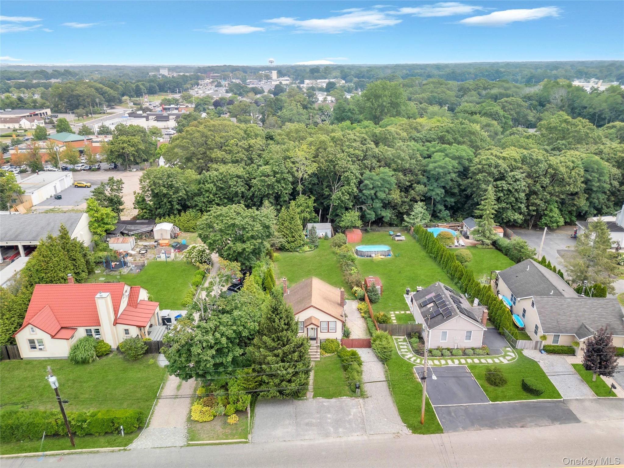 #4 photo, 1044 Woodcrest Avenue, Riverhead , NY 11901