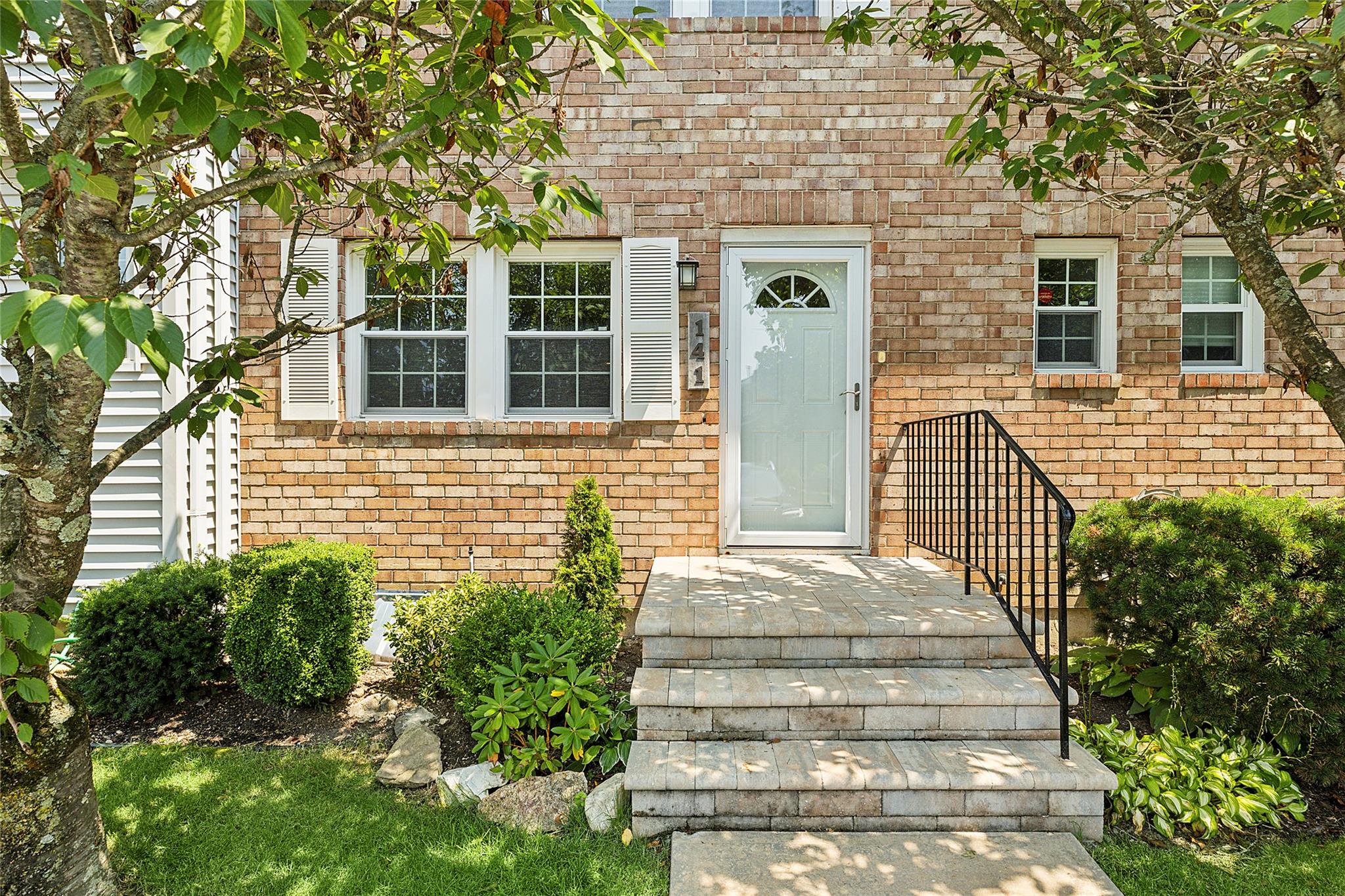 #1 photo, 141 Woodlake Drive, ناسو Woodbury , NY 11797