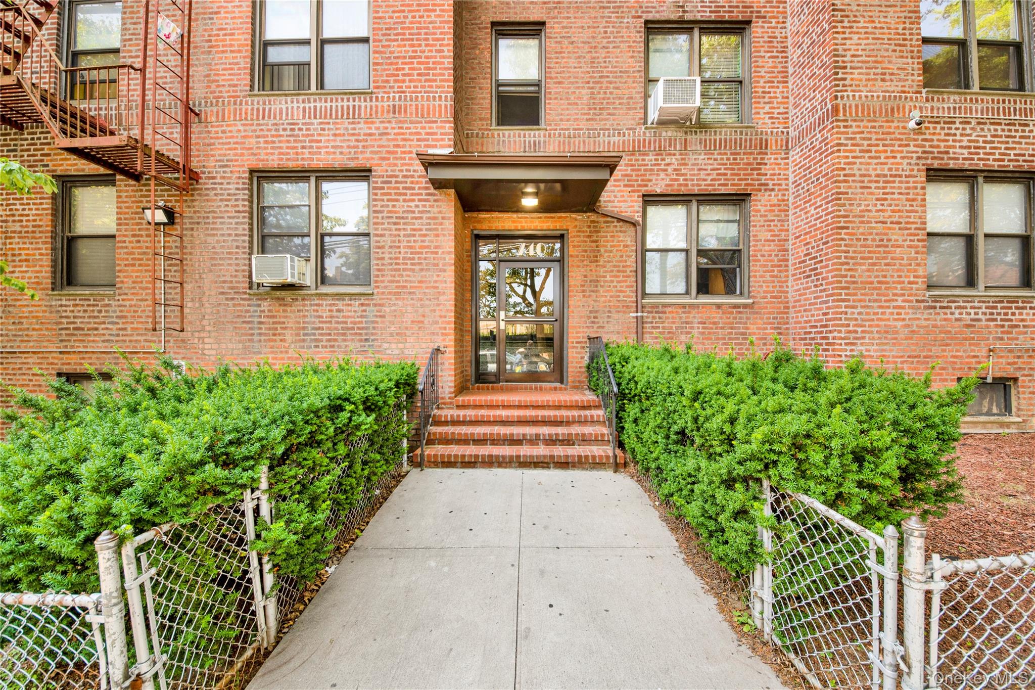 #11 photo, 740 E 232nd Street, Bronx , NY 10466