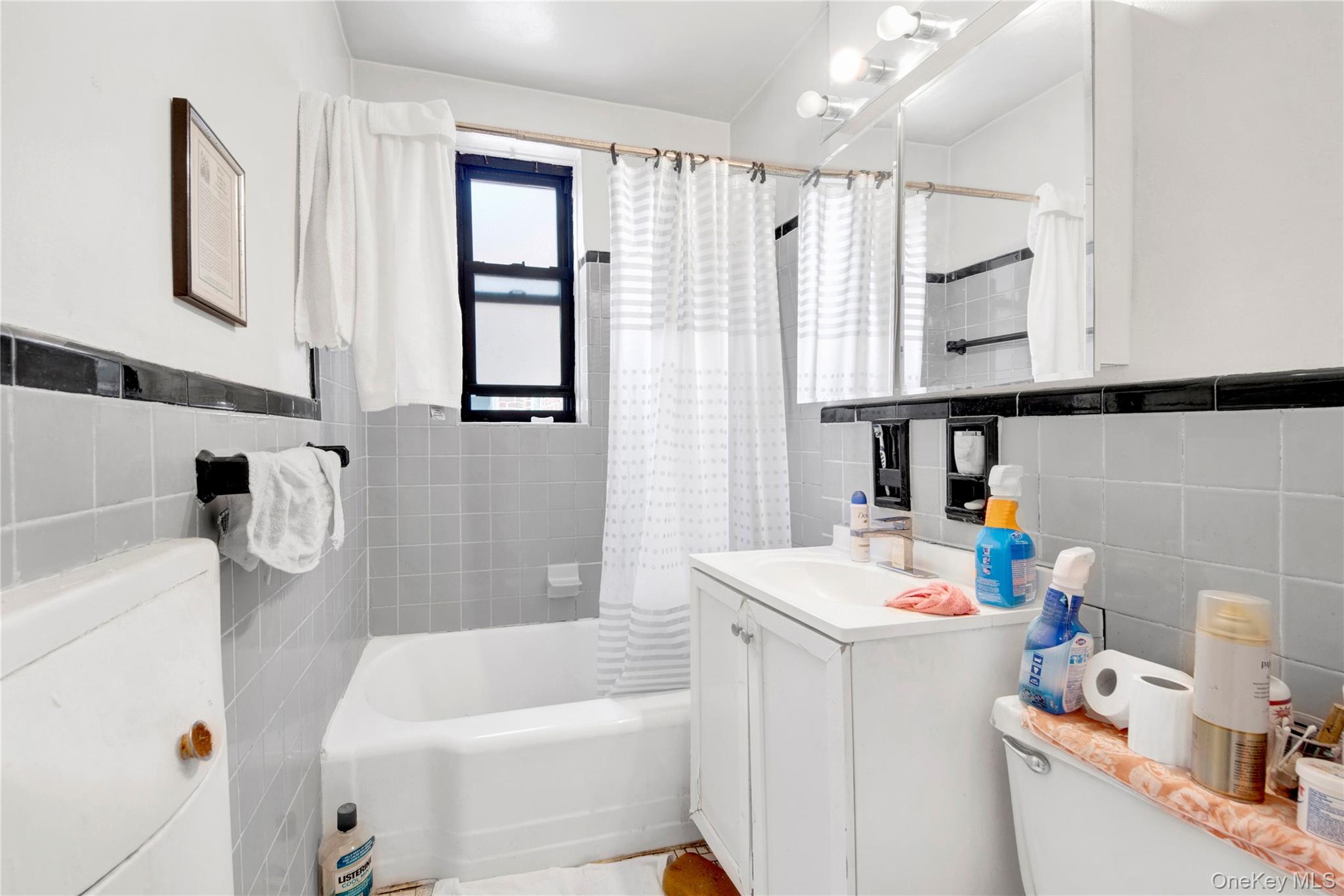 #8 photo, 740 E 232nd Street, Bronx , NY 10466