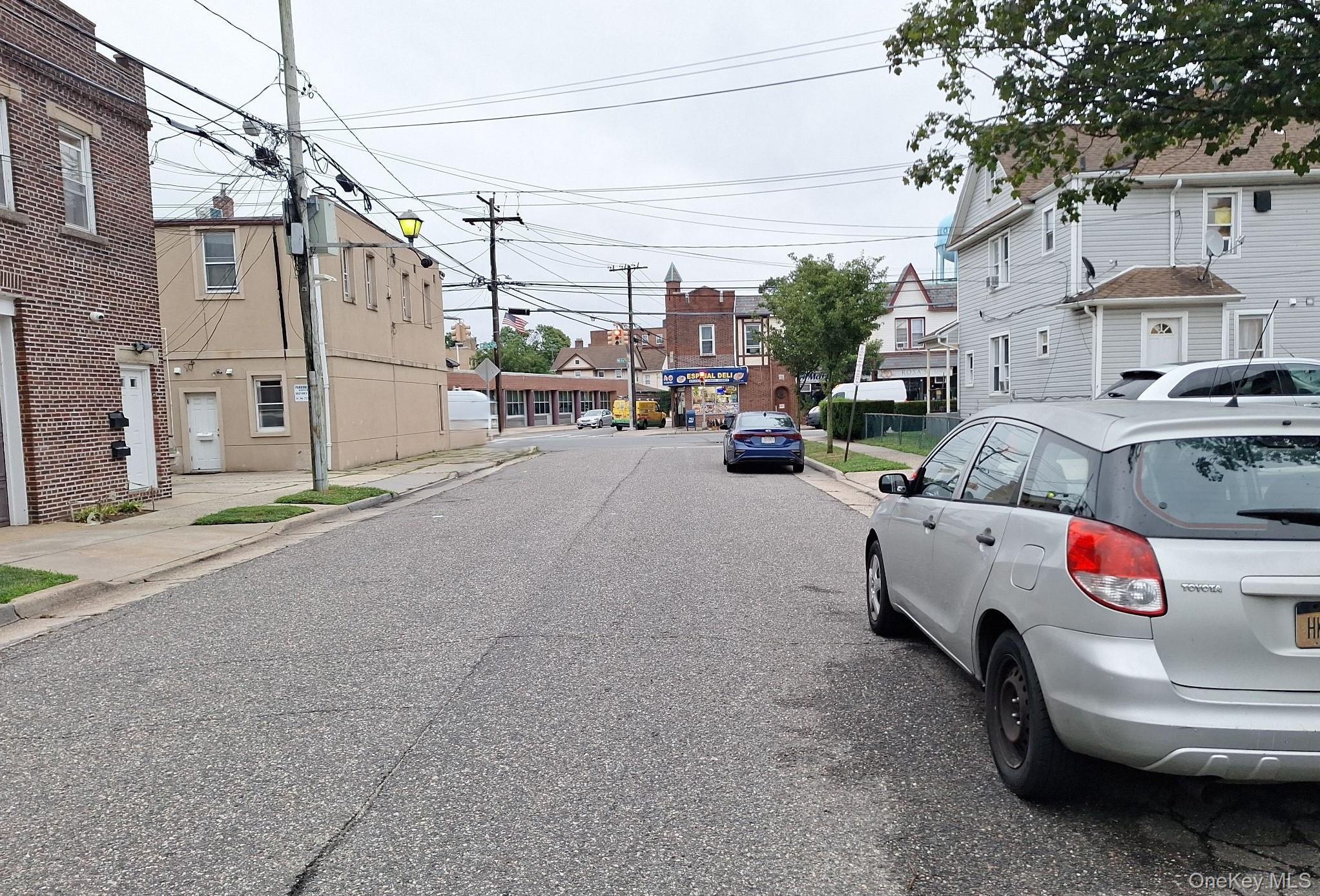 #4 photo, 151 Lincoln Avenue, Mineola , NY 11501