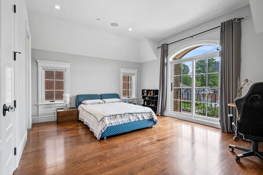 #17 photo, 264-11 60th Avenue, Little Neck , NY 11362