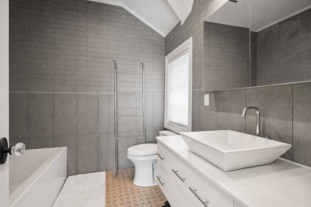 #18 photo, 264-11 60th Avenue, Little Neck , NY 11362