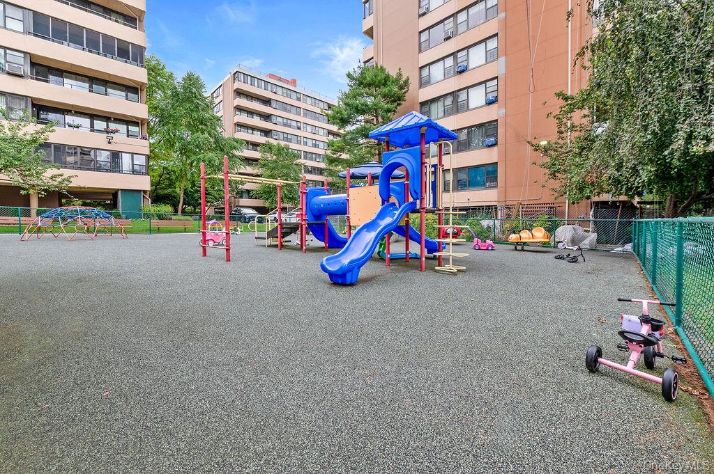 #10 photo, 162-40 9th Avenue, Beechhurst , NY 11357