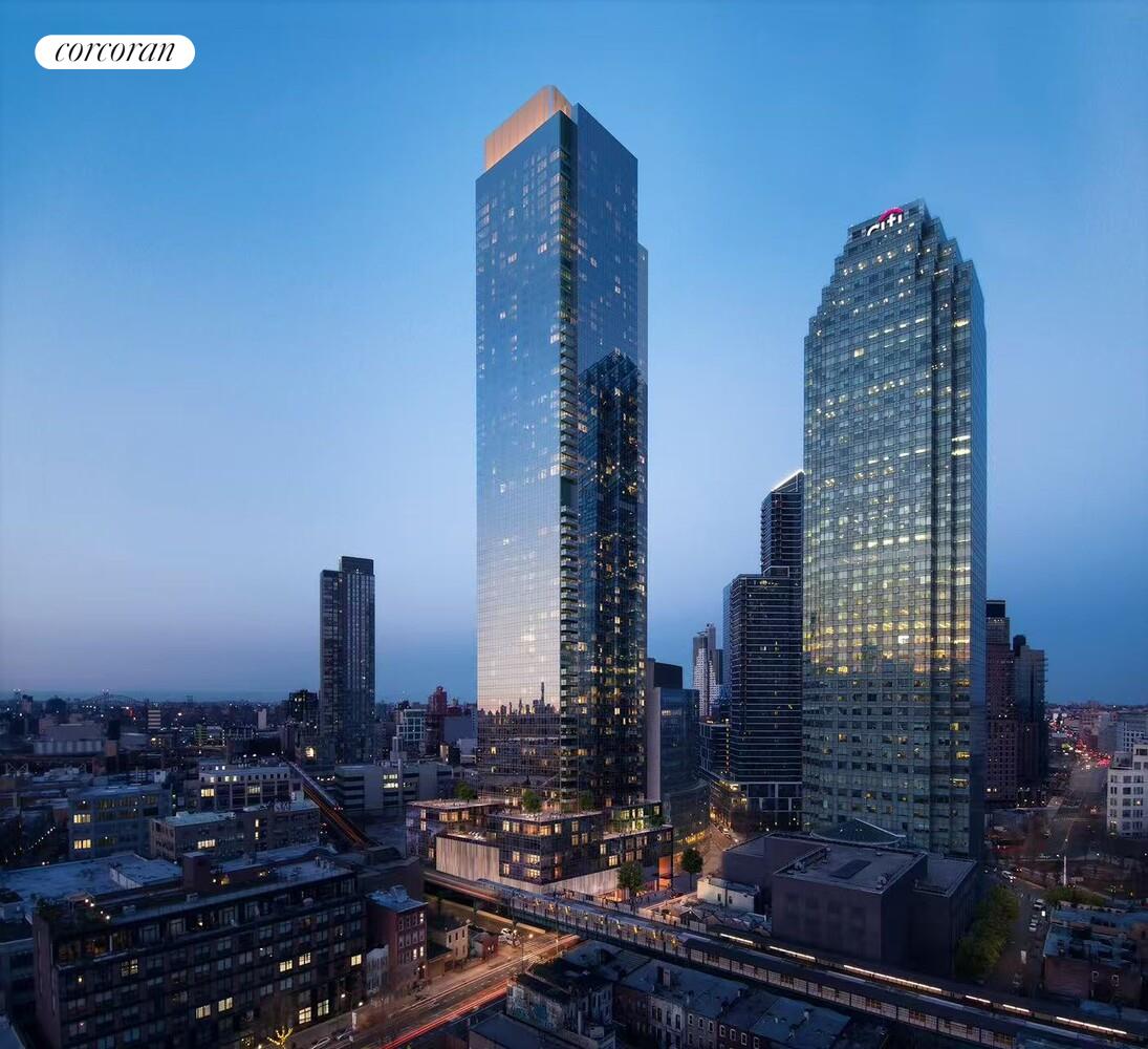 #15 photo, 3 COURT Square, クイーンズ区 Long Island City , NY 11101