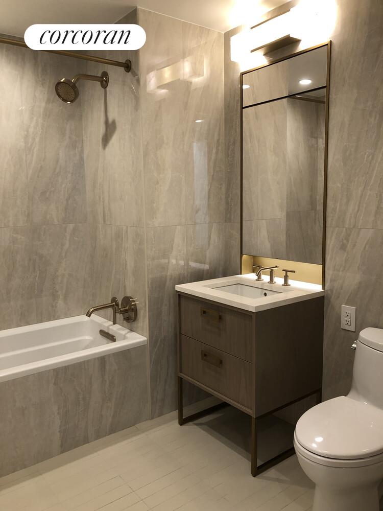 #7 photo, 3 COURT Square, クイーンズ区 Long Island City , NY 11101