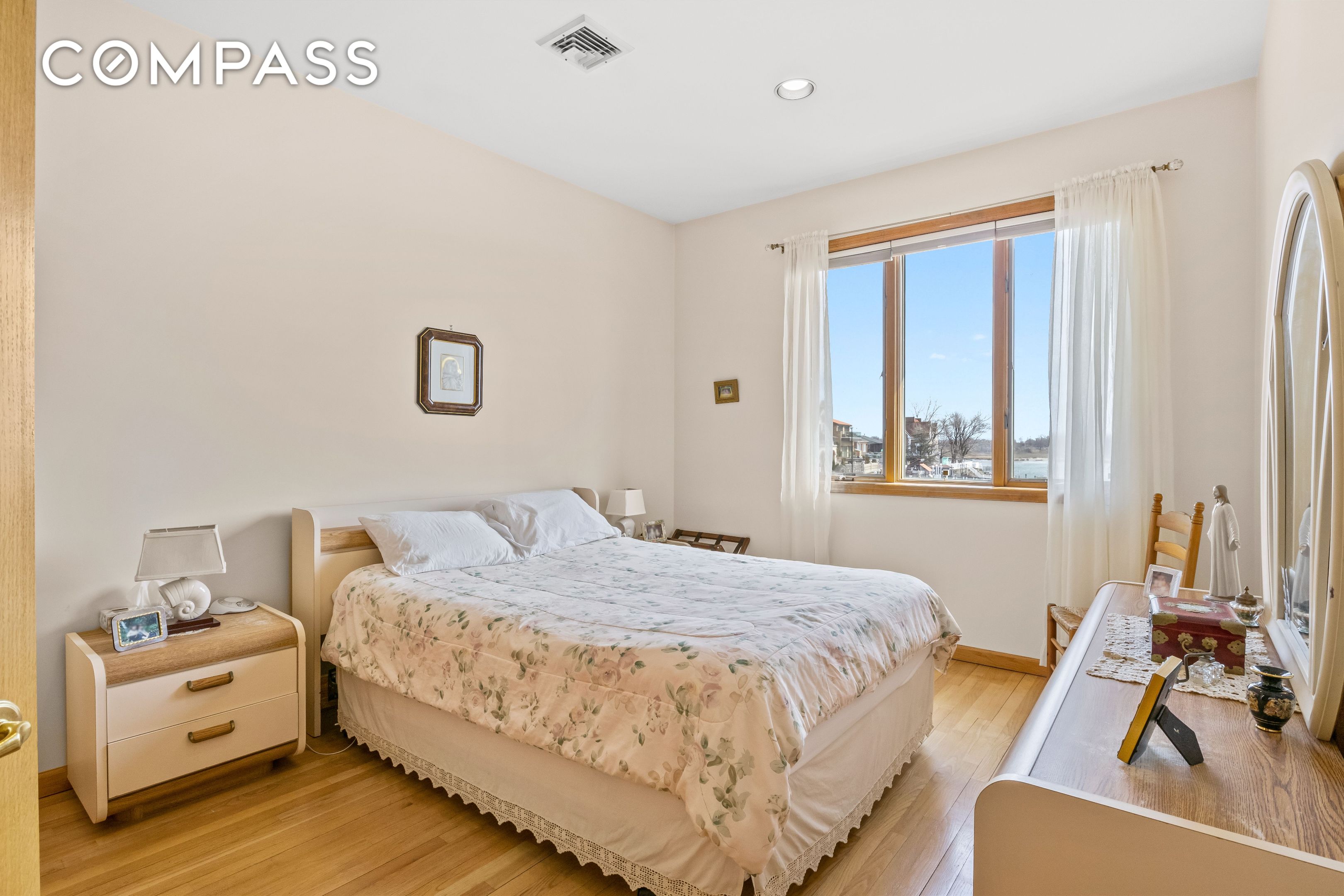 #21 photo, 303 Whitman Drive, ブルックリン区 Mill Basin , NY 11234