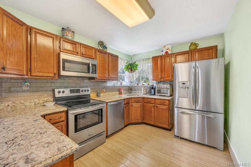 #1 photo, 265 Starke Avenue, ナッソー郡 East Meadow , NY 11554