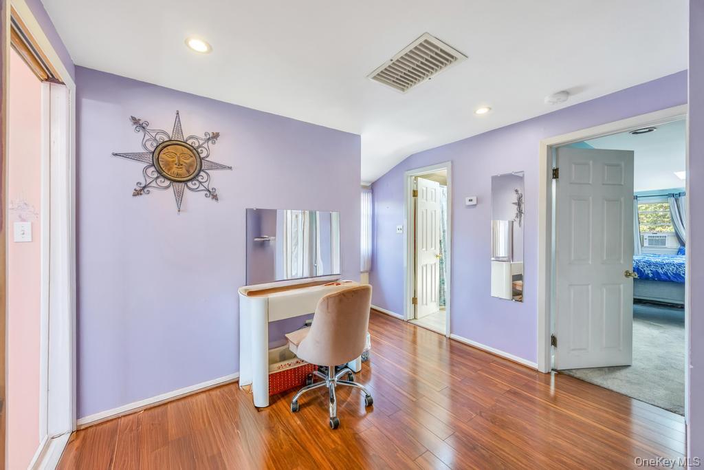 #14 photo, 265 Starke Avenue, ナッソー郡 East Meadow , NY 11554