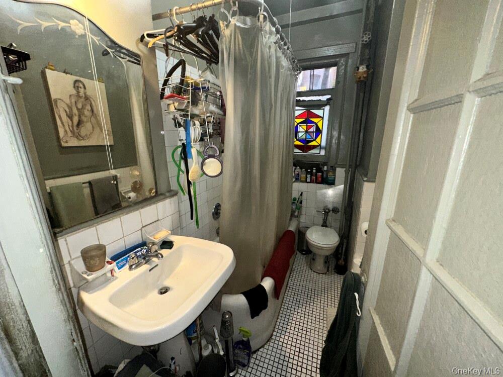 #12 photo, 203 W 81st Street, New York (Manhattan) , NY 10024