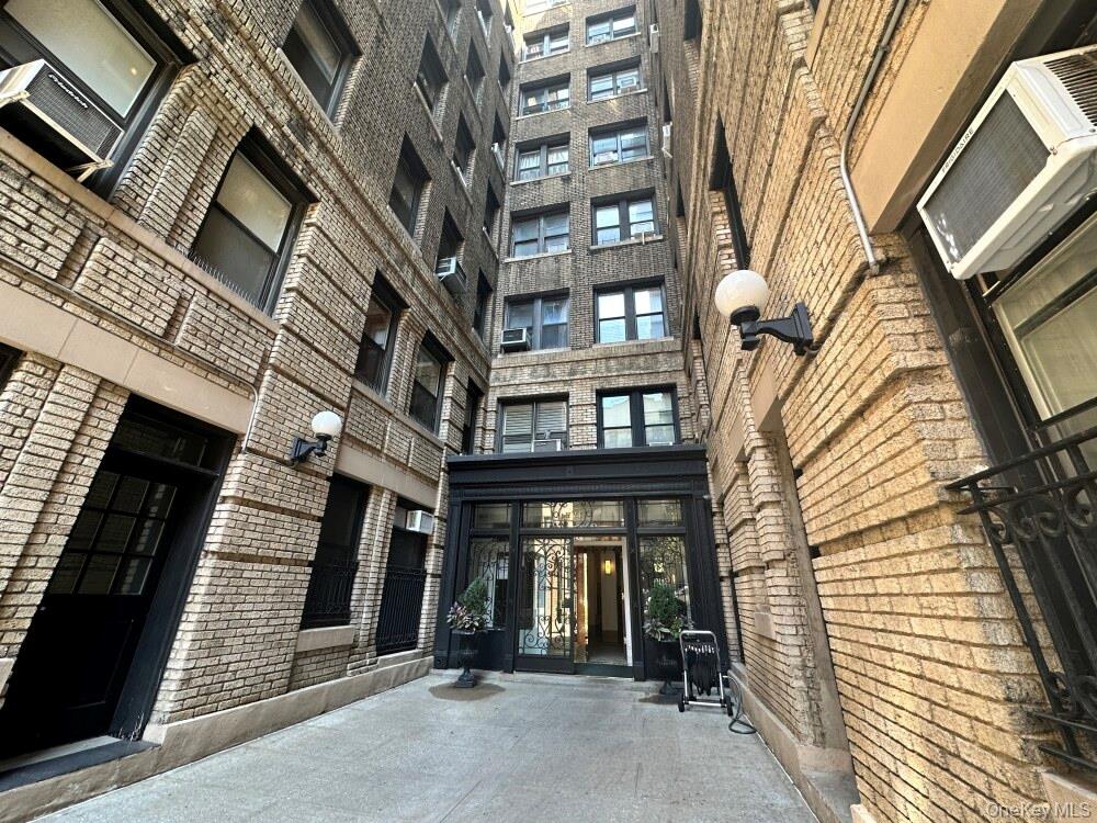 #15 photo, 203 W 81st Street, New York (Manhattan) , NY 10024