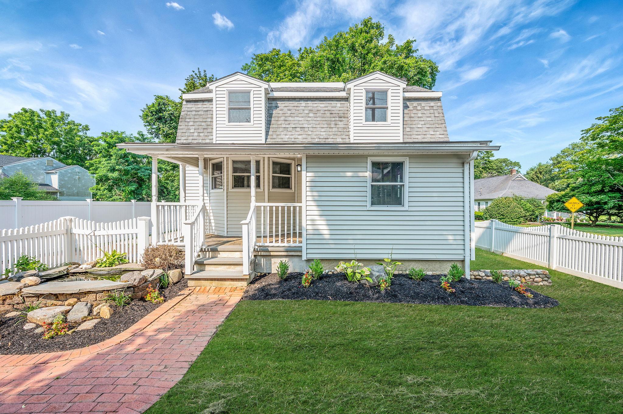 #1 photo, 904 Hawkins Avenue, सफ़ोक काउंटी Lake Grove , NY 11755