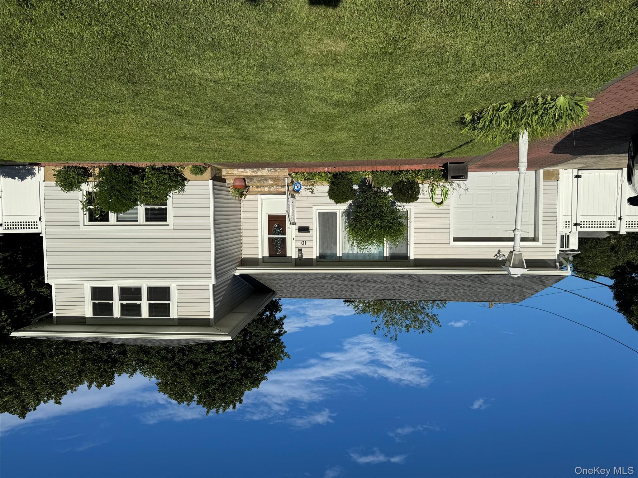 #1 photo, 10 Otsego Place, सफ़ोक काउंटी Commack , NY 11725