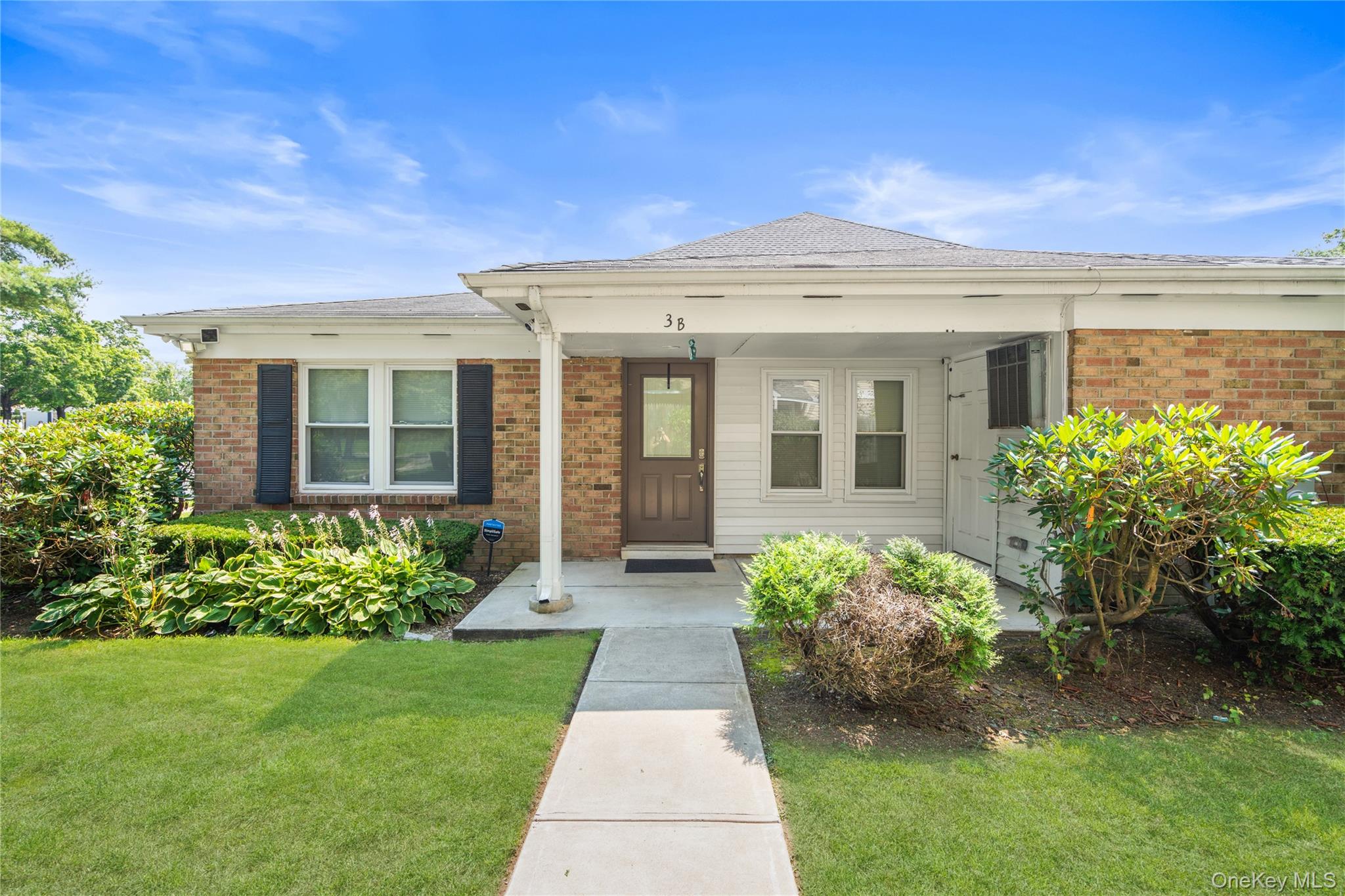 #1 photo, 3b Saratoga Court, Ridge , NY 11961