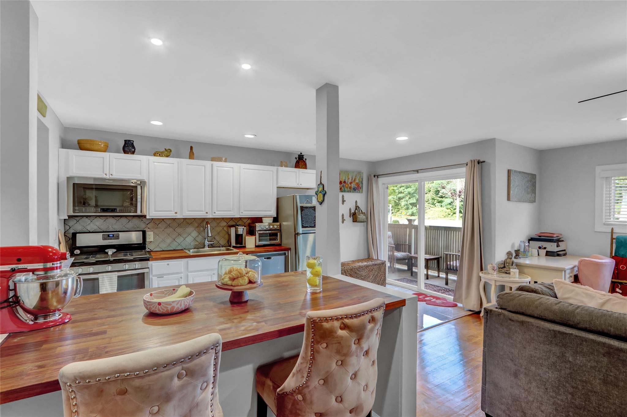 #15 photo, 365 Route 111, Smithtown , NY 11787