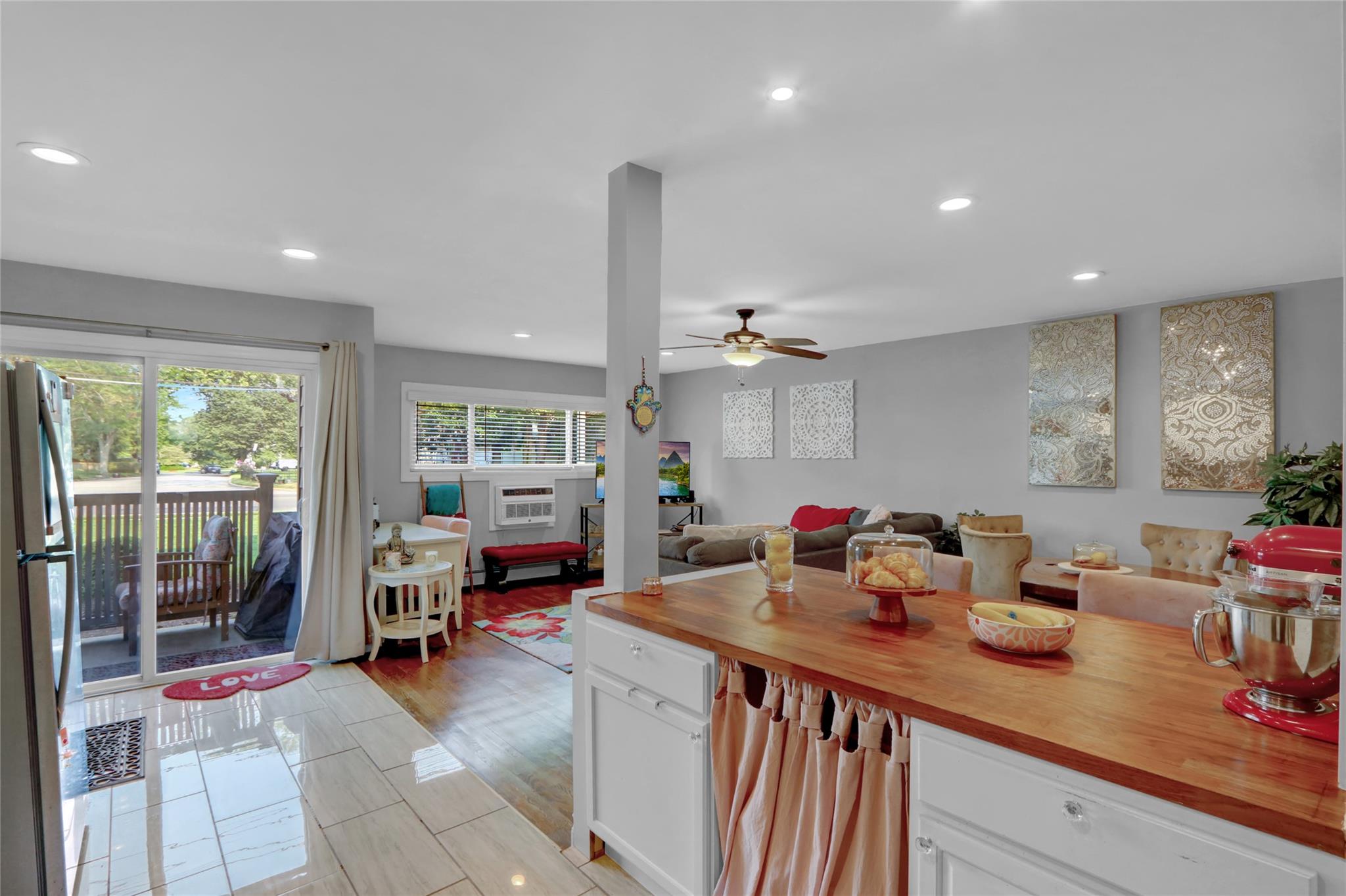 #16 photo, 365 Route 111, Smithtown , NY 11787