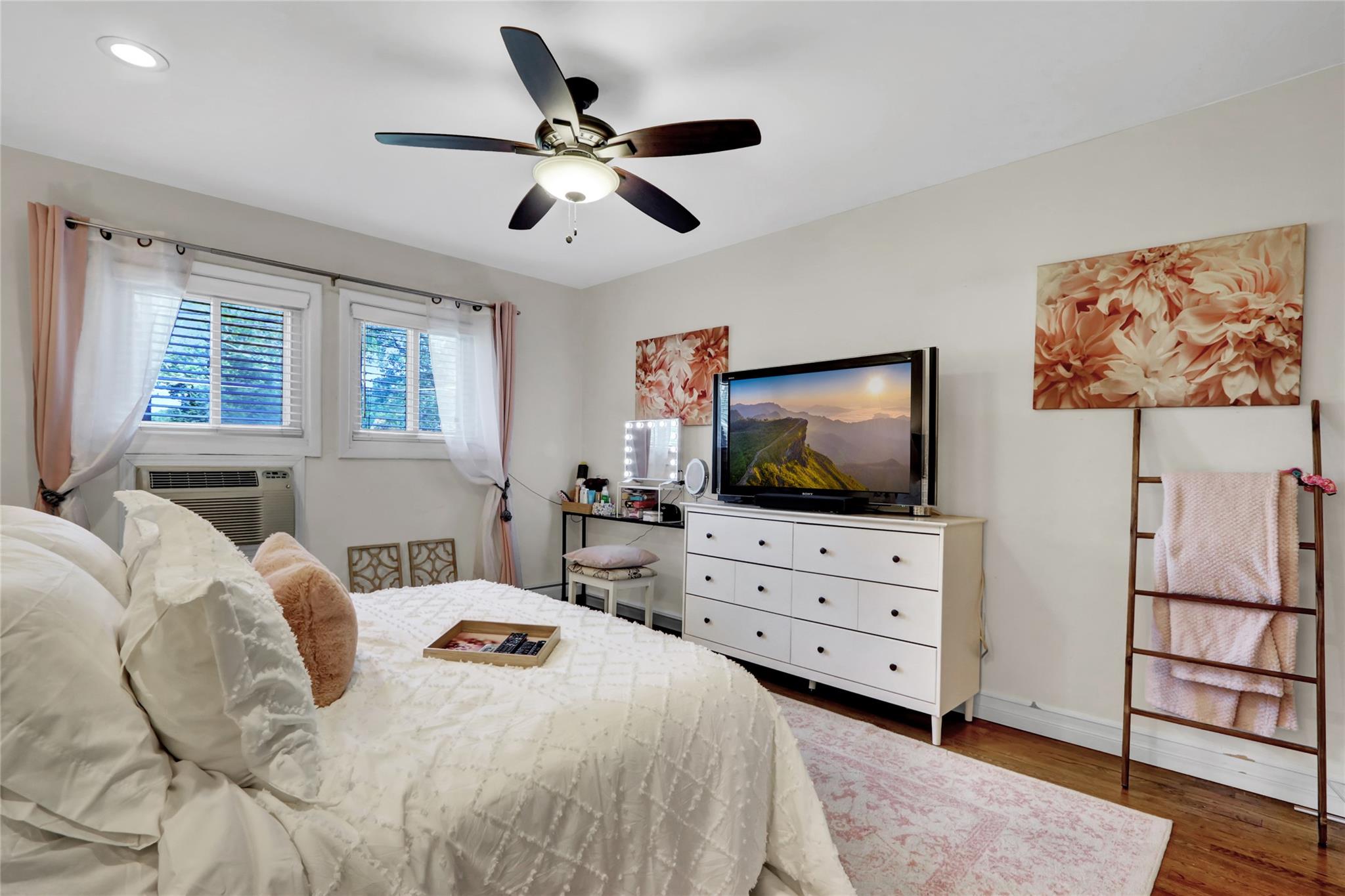 #19 photo, 365 Route 111, Smithtown , NY 11787