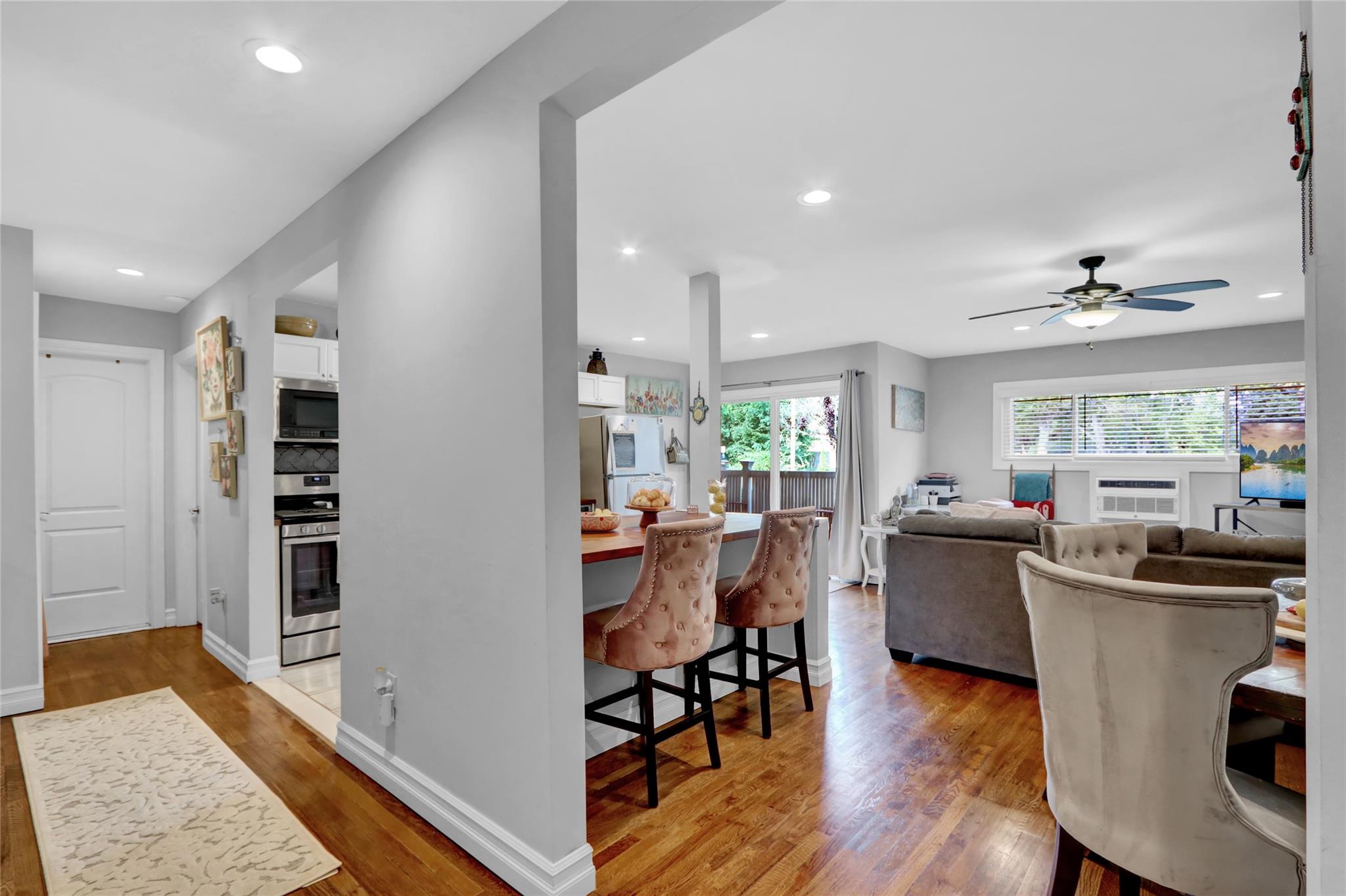 #3 photo, 365 Route 111, Smithtown , NY 11787