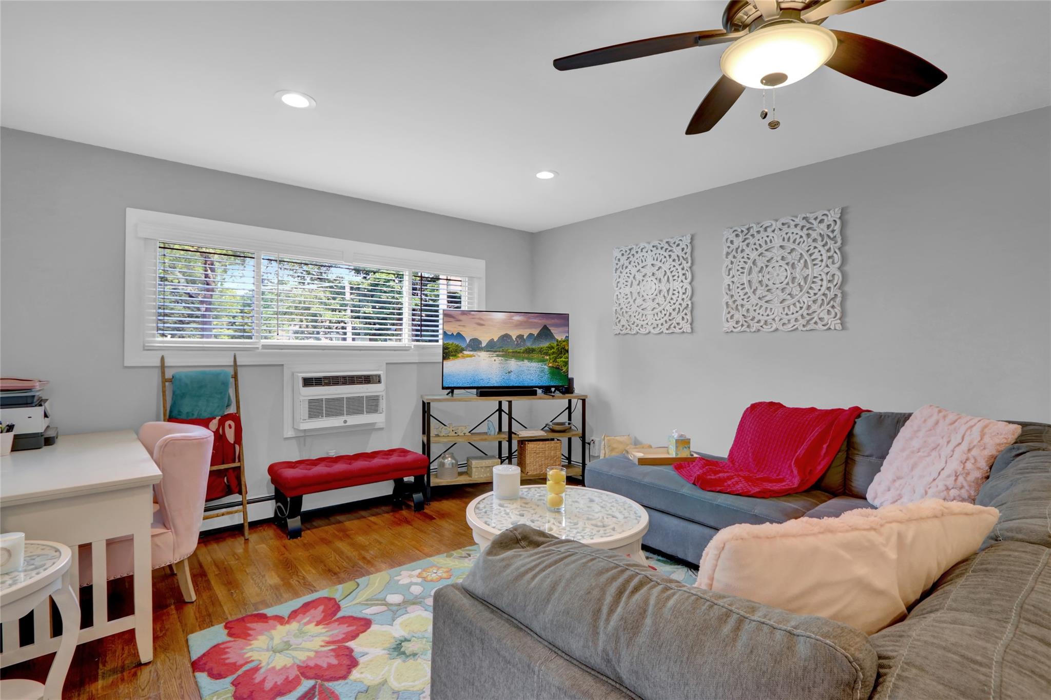 #7 photo, 365 Route 111, Smithtown , NY 11787