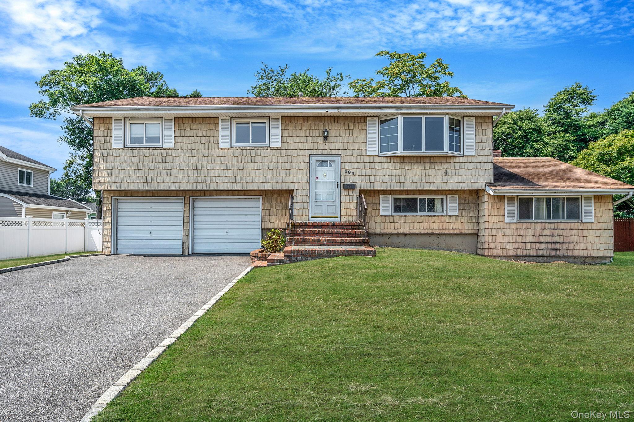 #1 photo, 184 Mohawk Avenue, Deer Park , NY 11729