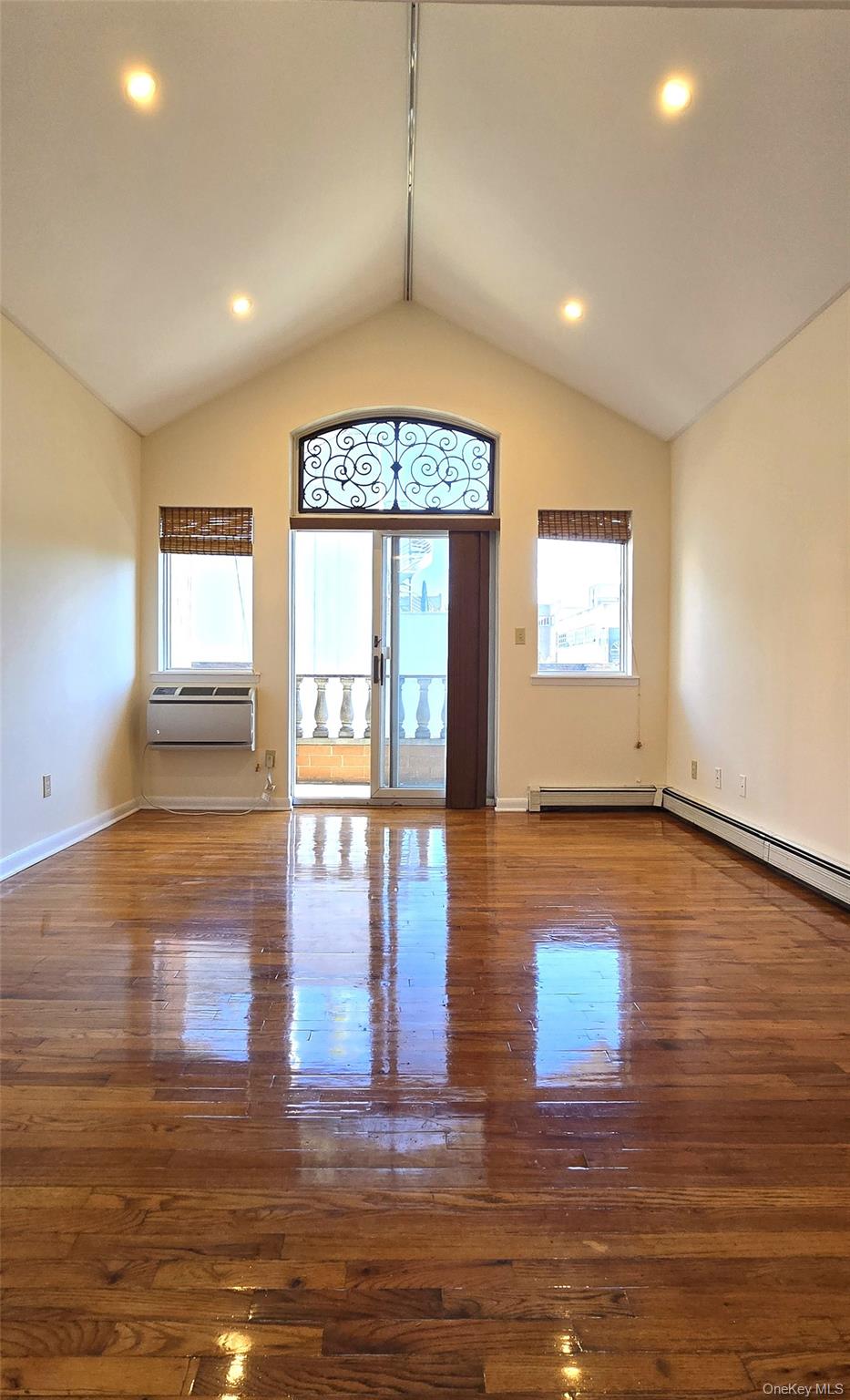 #1 photo, 2917 31st Avenue, अस्टोरिया Astoria , NY 11106