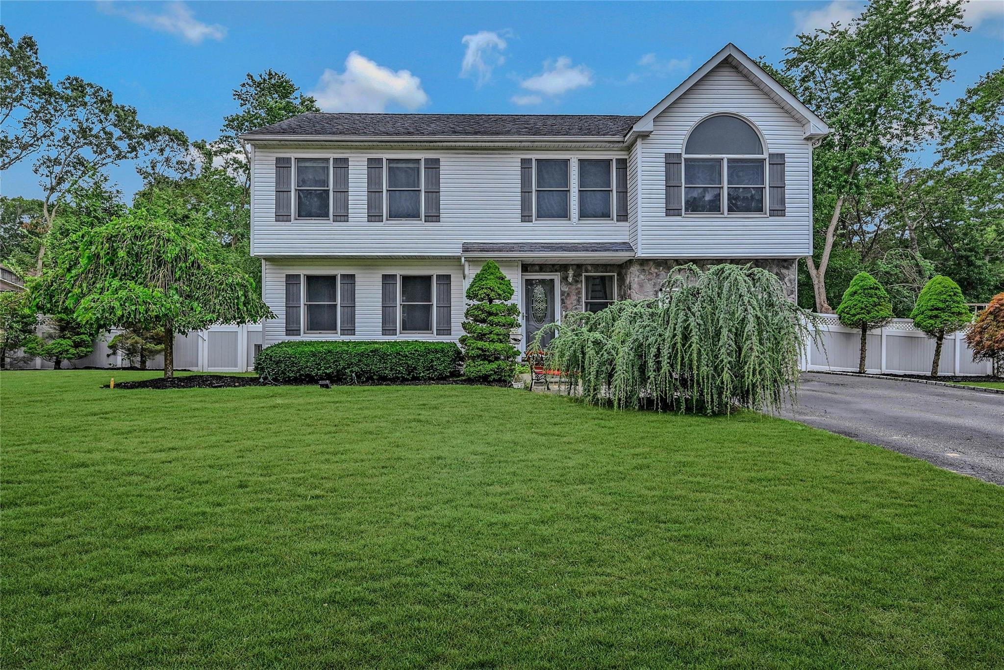 #1 photo, 10 Marc Drive, Ridge , NY 11961