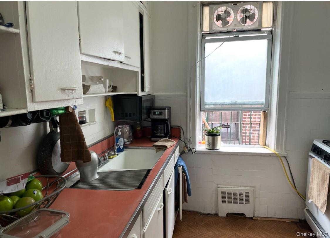 #18 photo, 39-17 65 Pl, クイーンズ区 Woodside , NY 11377