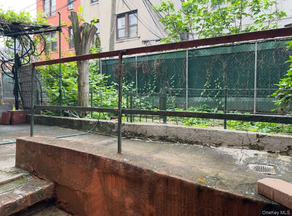 #8 photo, 39-17 65 Pl, クイーンズ区 Woodside , NY 11377