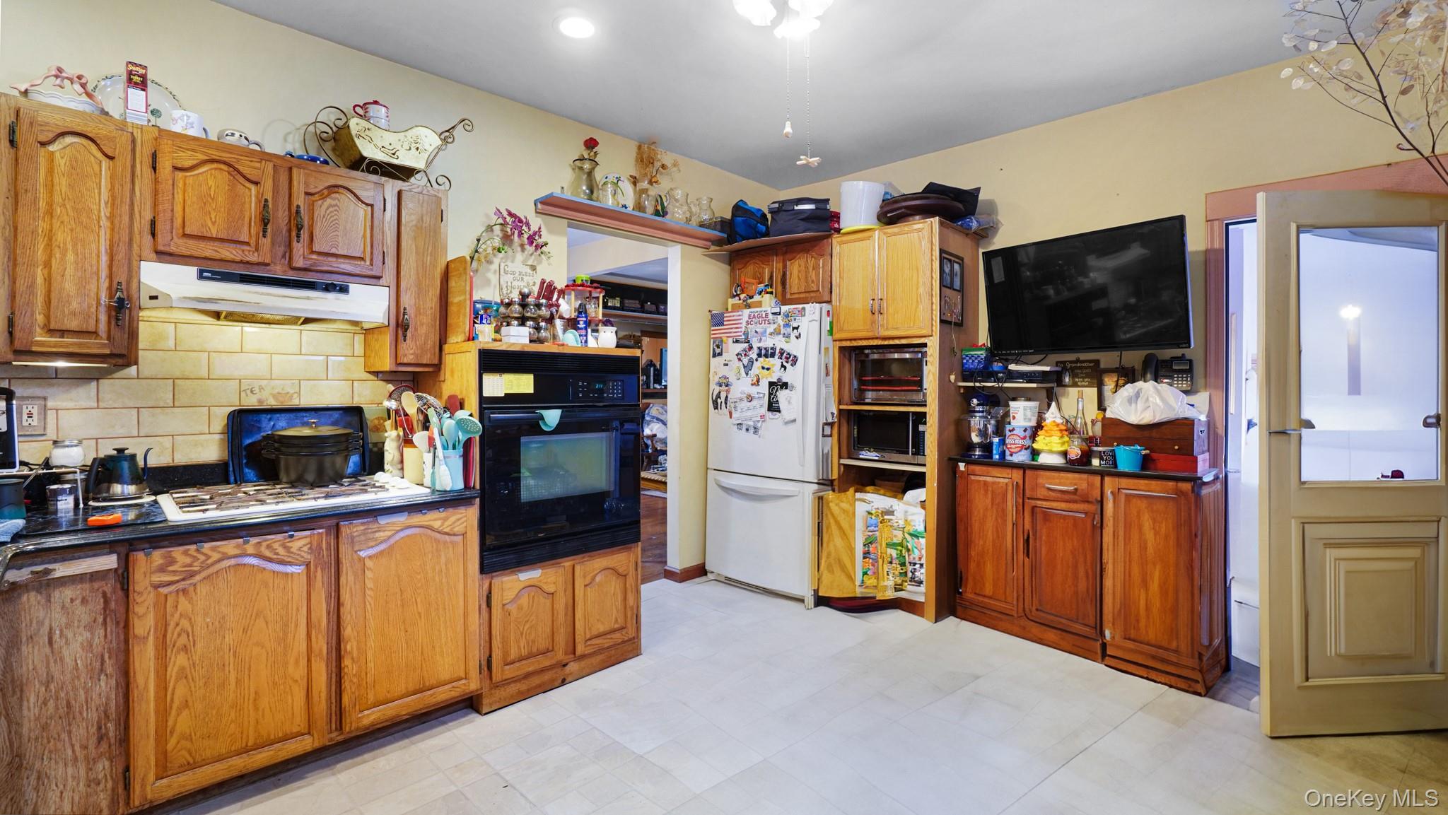 #12 photo, 6 Windsor Place, Lynbrook , NY 11563