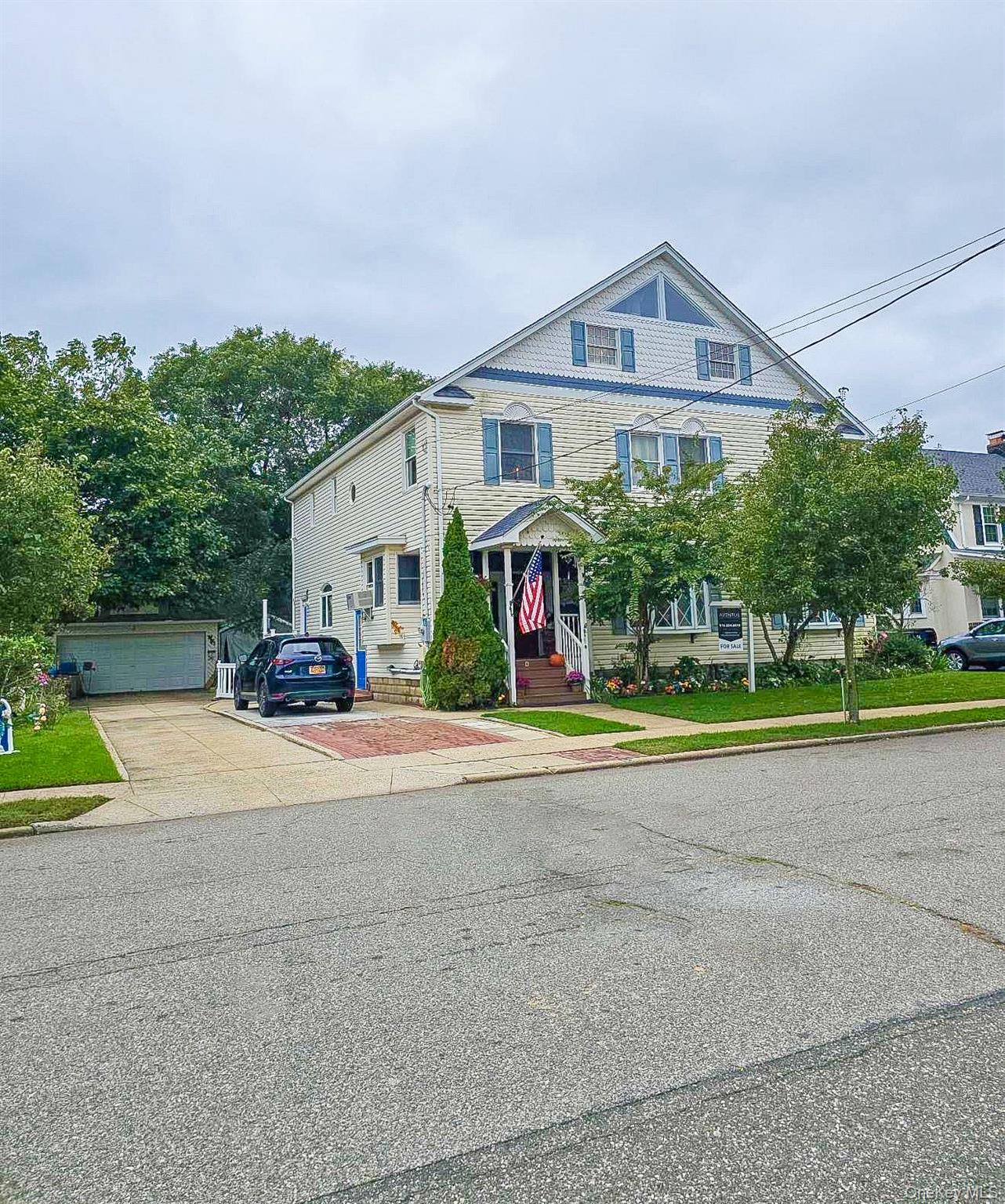 #2 photo, 6 Windsor Place, Lynbrook , NY 11563