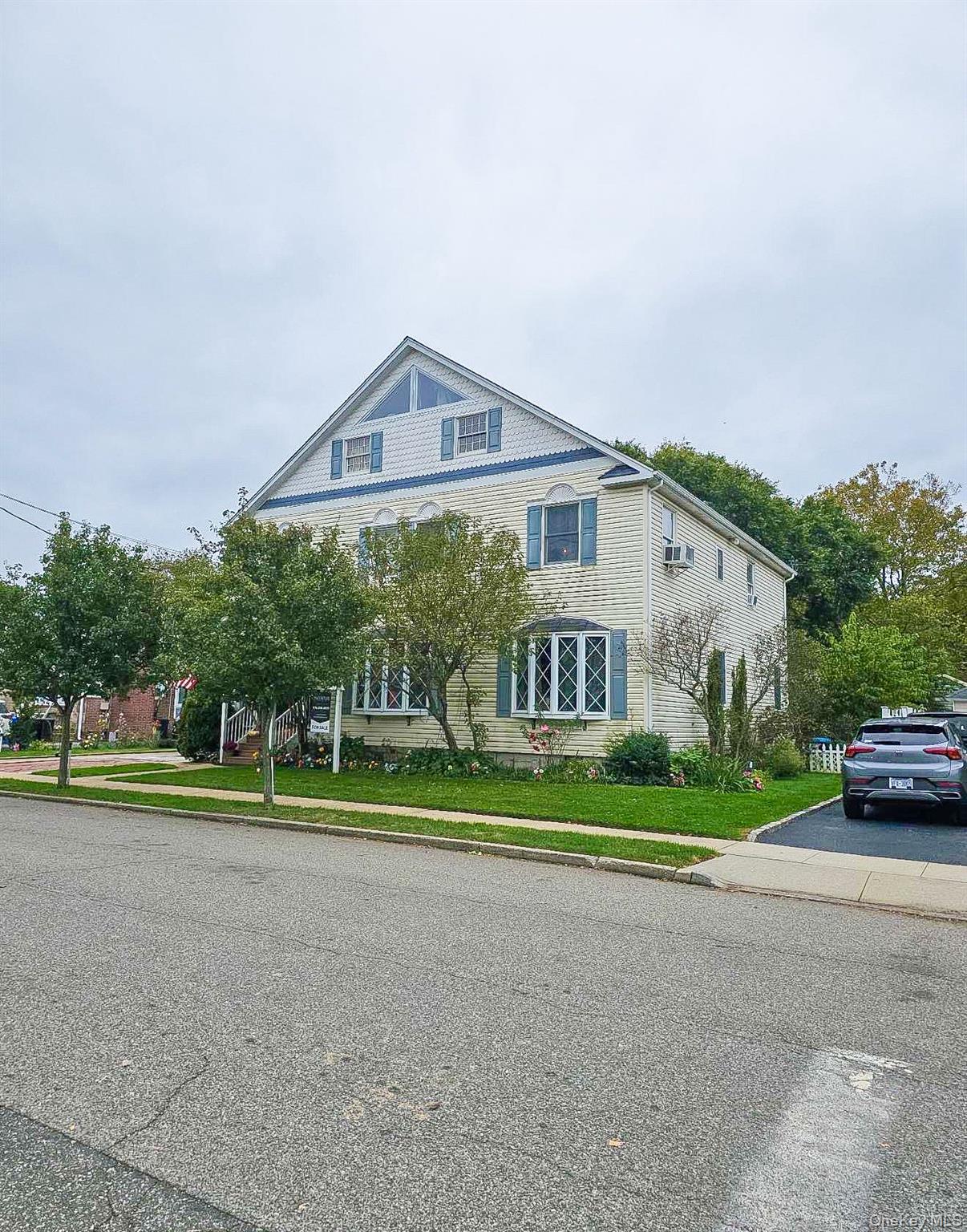 #3 photo, 6 Windsor Place, Lynbrook , NY 11563