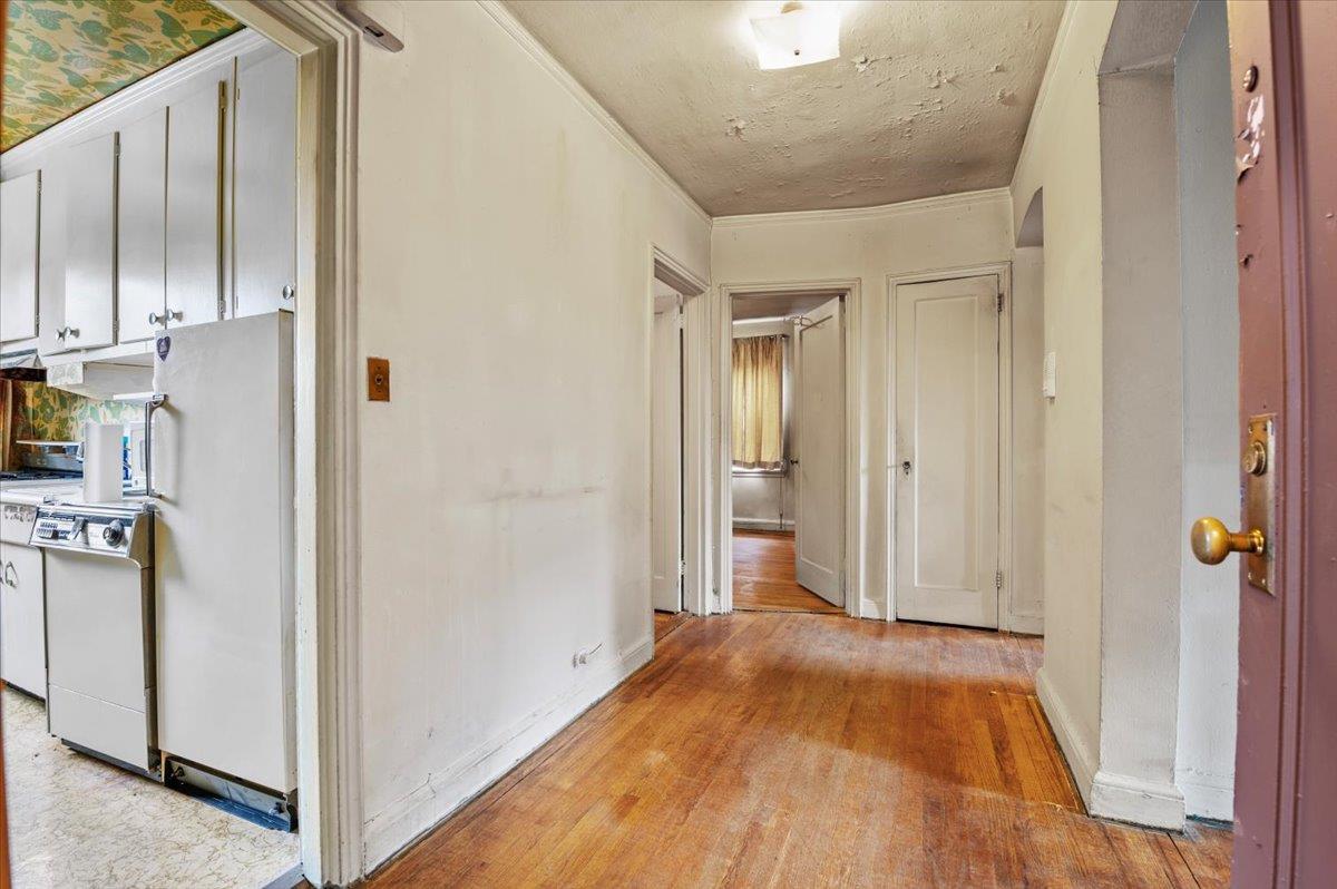 #4 photo, 7916 19th Road, クイーンズ区 East Elmhurst , NY 11370