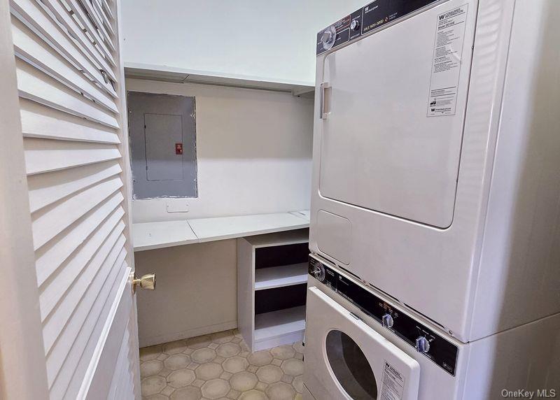 #11 photo, 729 Hilltop Court, Coram , NY 11727