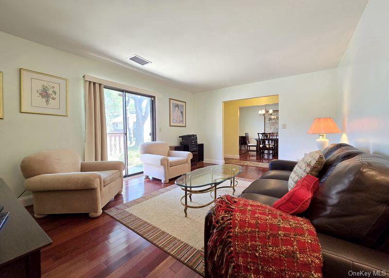 #3 photo, 729 Hilltop Court, Coram , NY 11727