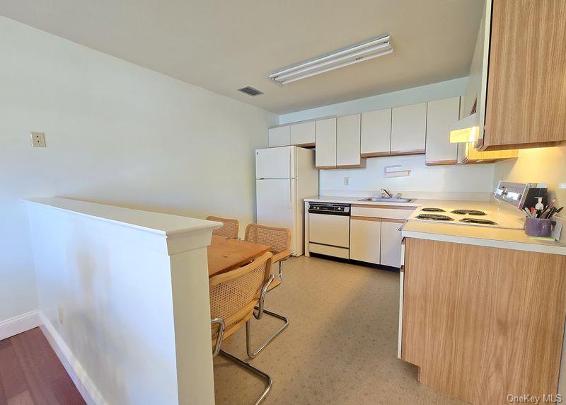 #4 photo, 729 Hilltop Court, Coram , NY 11727