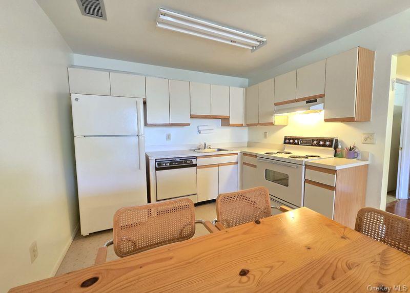 #5 photo, 729 Hilltop Court, Coram , NY 11727