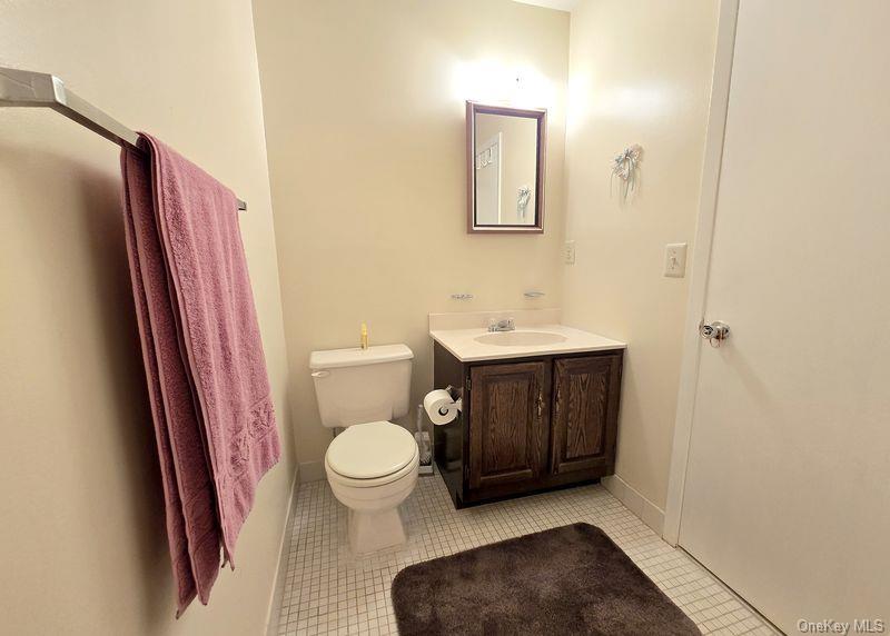 #9 photo, 729 Hilltop Court, Coram , NY 11727