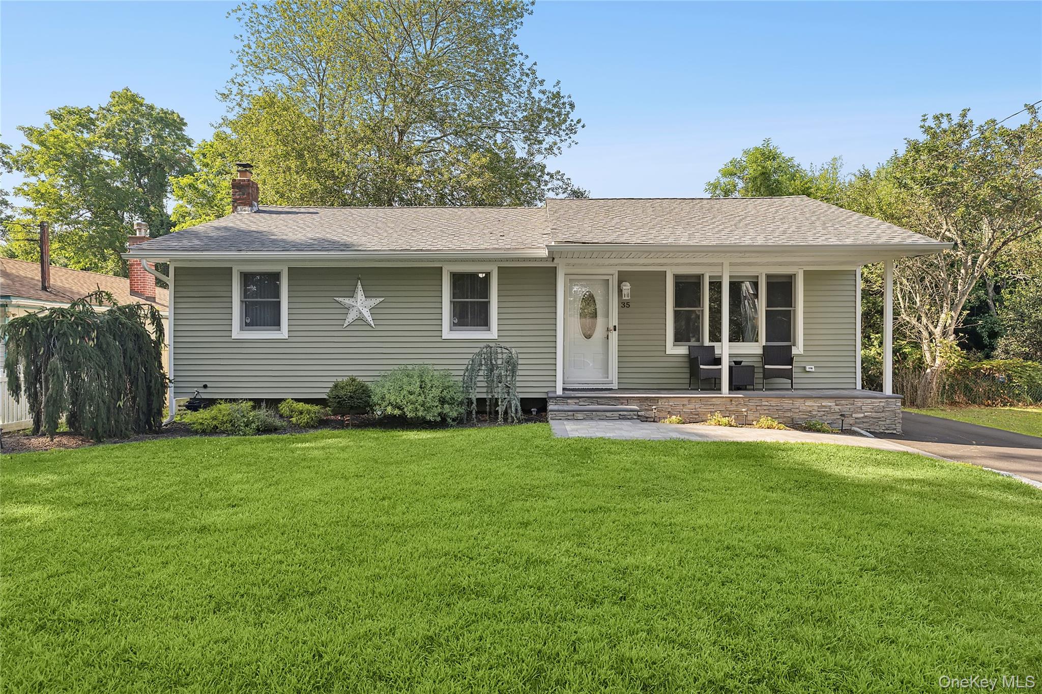 #1 photo, 35 Harts Road, 东长岛 East Moriches , NY 11940