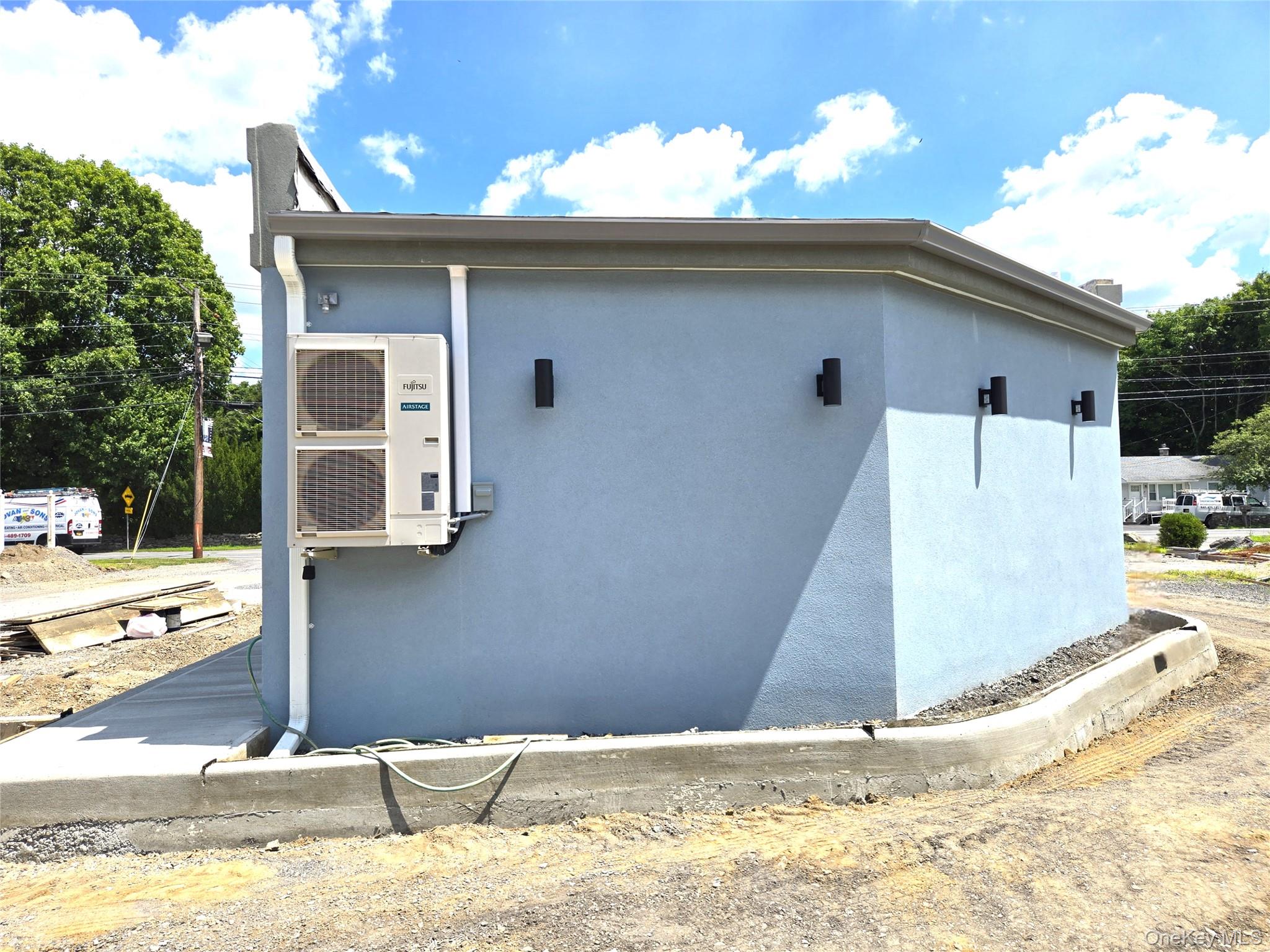 #4 photo, 815-817 Violet Avenue, Hyde Park , NY 12538