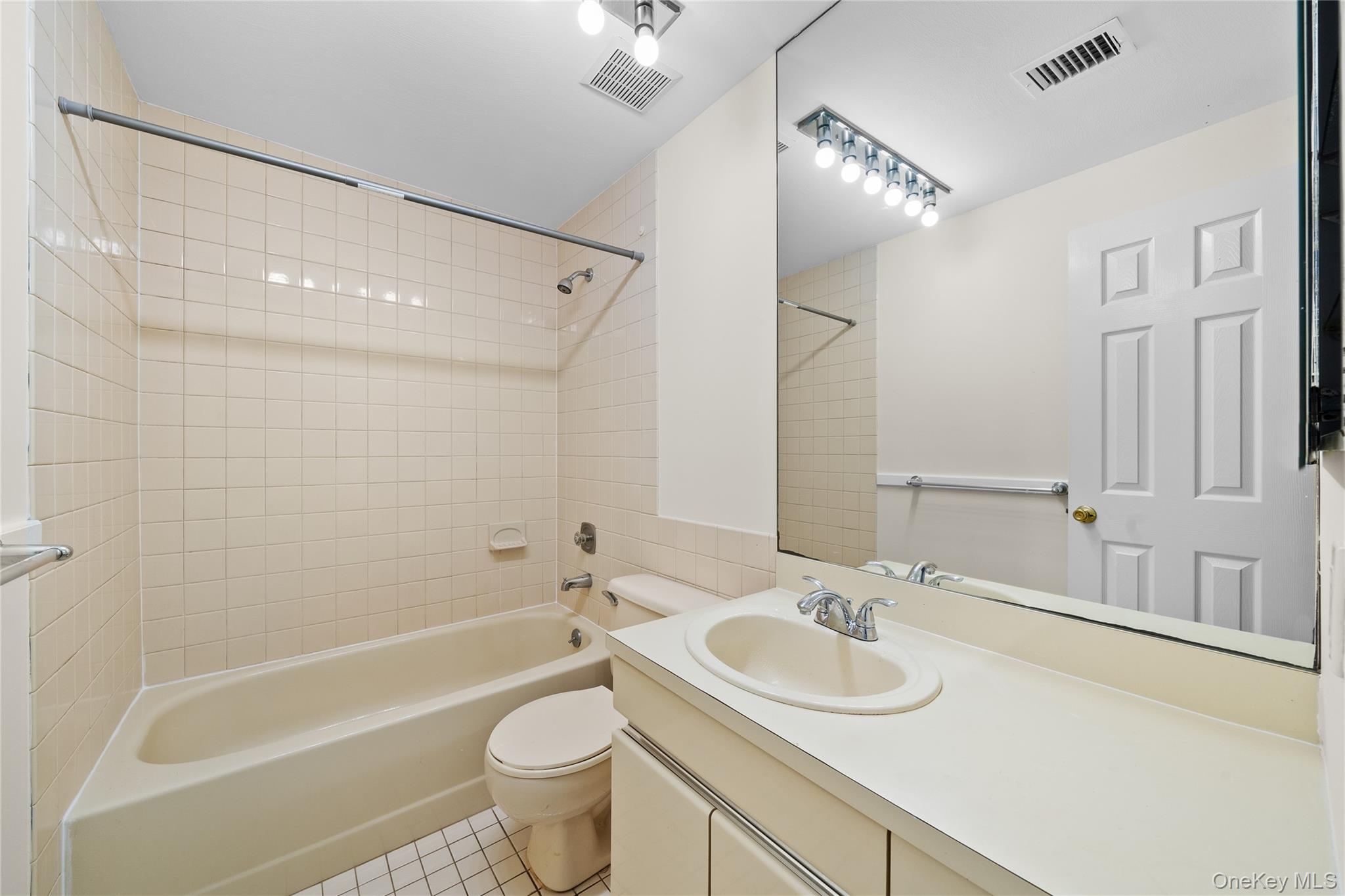 #18 photo, 59 Breeze Avenue, Саффолк ‖ Ronkonkoma , NY 11779