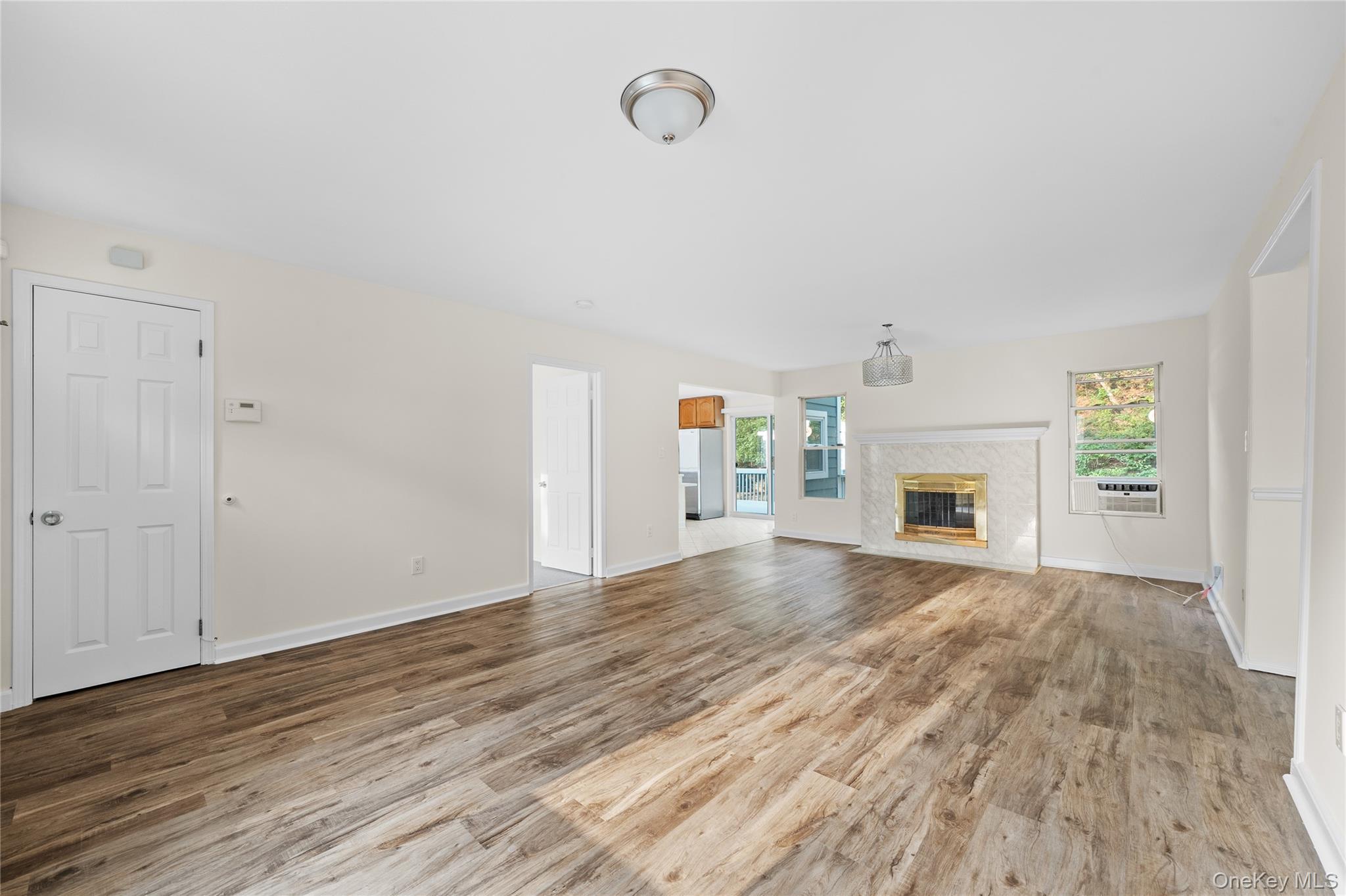 #5 photo, 59 Breeze Avenue, Саффолк ‖ Ronkonkoma , NY 11779