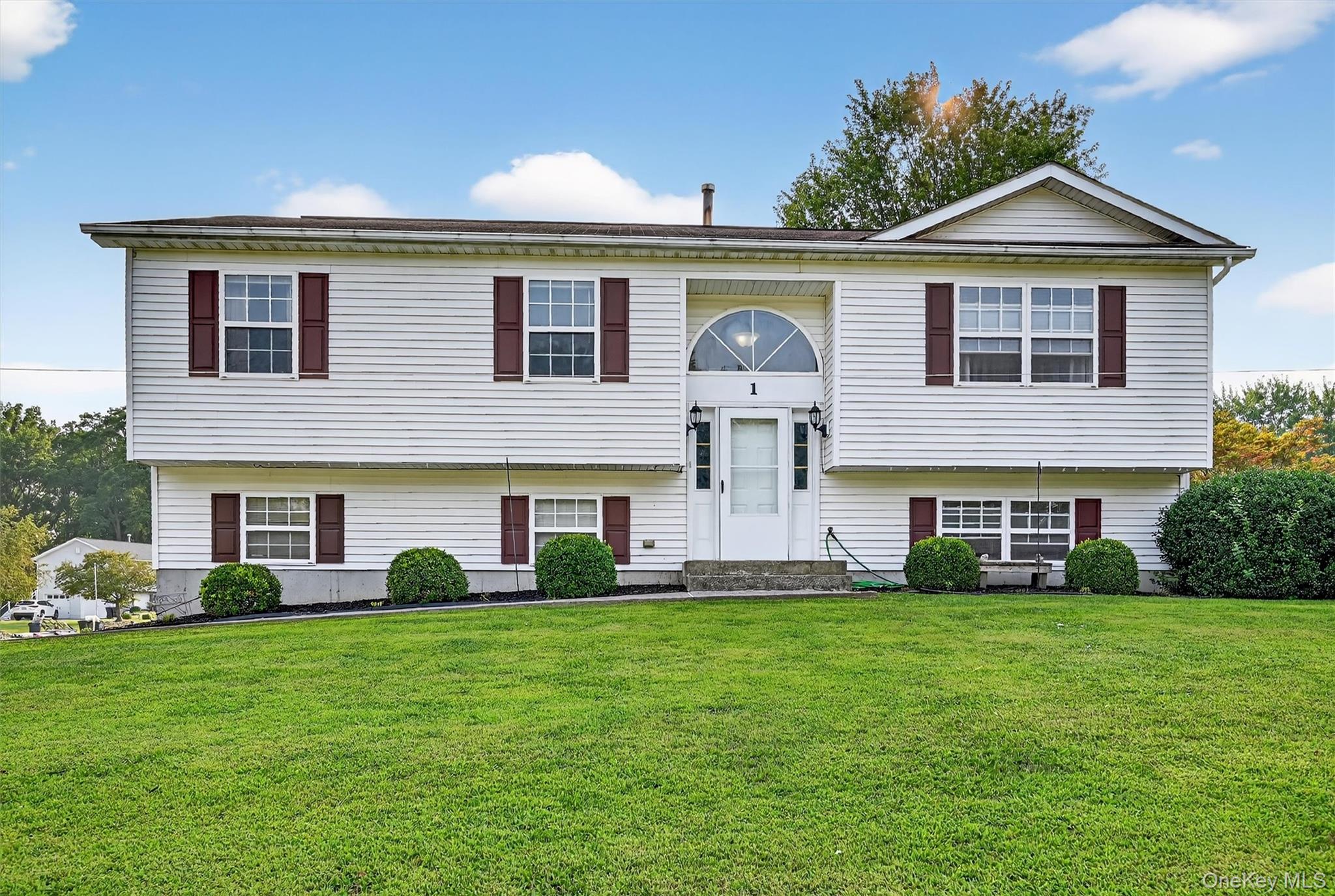 #1 photo, 1 Windsor Square Drive, New Windsor , NY 12553