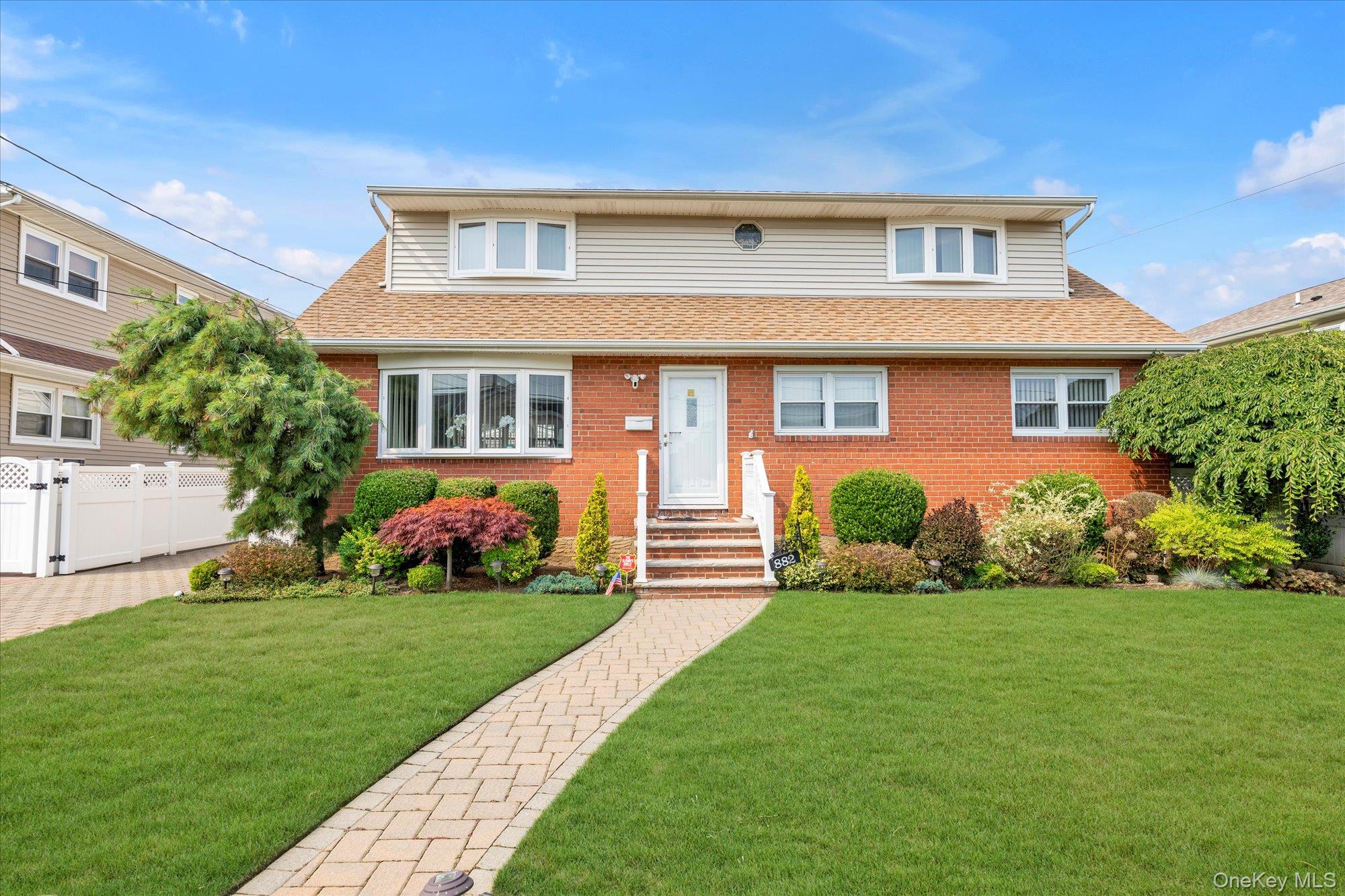 #1 photo, 882 Third Avenue, नासाउ काउंटी Franklin Square , NY 11010