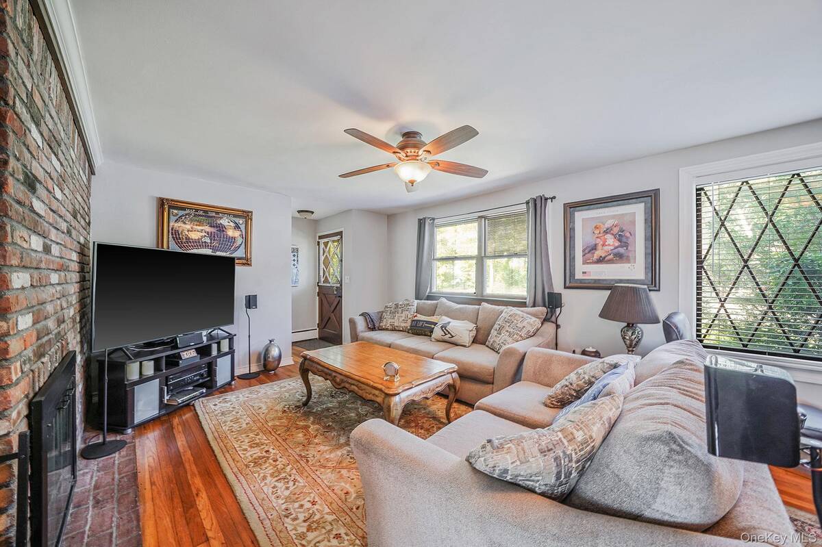 #16 photo, 7 Scott Drive, Melville , NY 11747